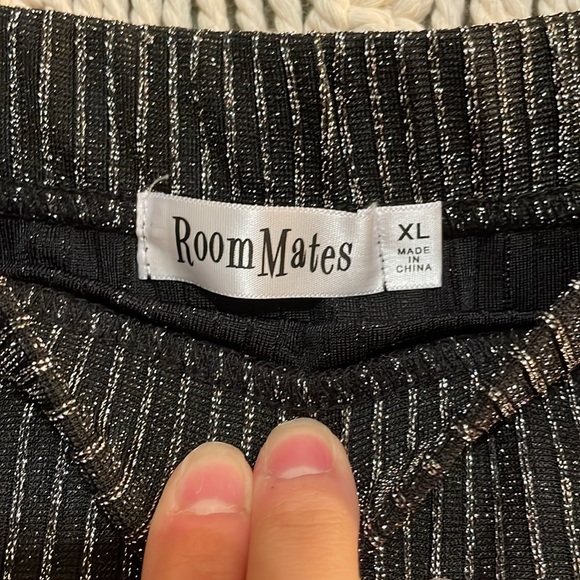 Black and Sliver Midi Skirt - Picture 3 of 5